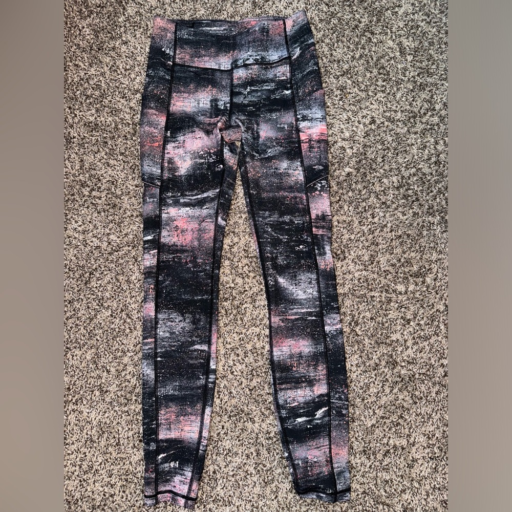 Lululemon size 4 space pattern